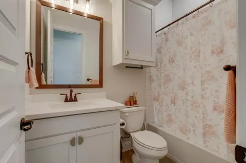 Bath - 9613 Boulder Point Rd, Oak Point, TX 75068 photo 4 of 5