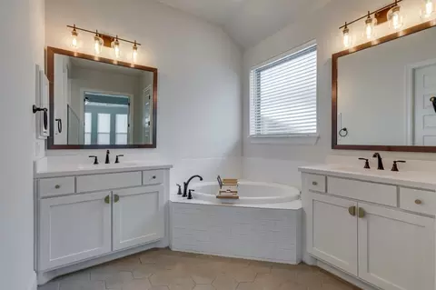 Bath - 9613 Boulder Point Rd, Oak Point, TX 75068 photo 2 of 5