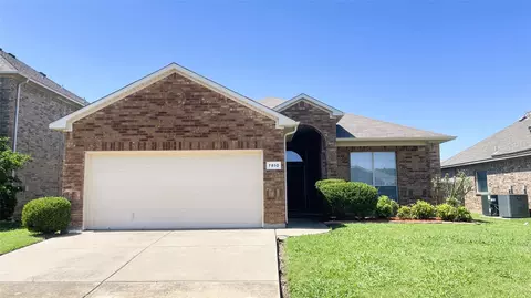 7810 Corona Ct, Arlington, TX 76002