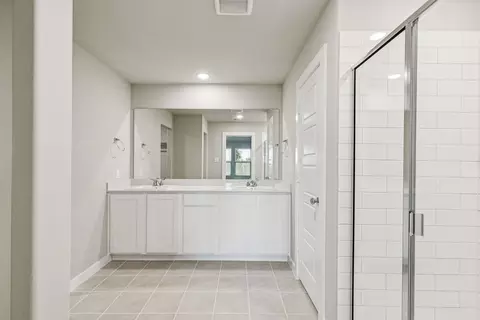 Bath - 885 Rockcloud Dr, Haslet, TX 76052 photo 1 of 3