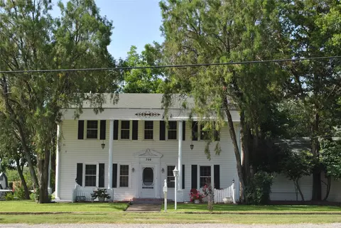 700 W Wrights Ave, Comanche, TX 76442