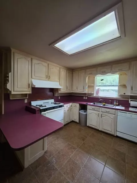 Kitchen - 4514 W Loop 281, Longview, TX 75604 photo 2 of 2