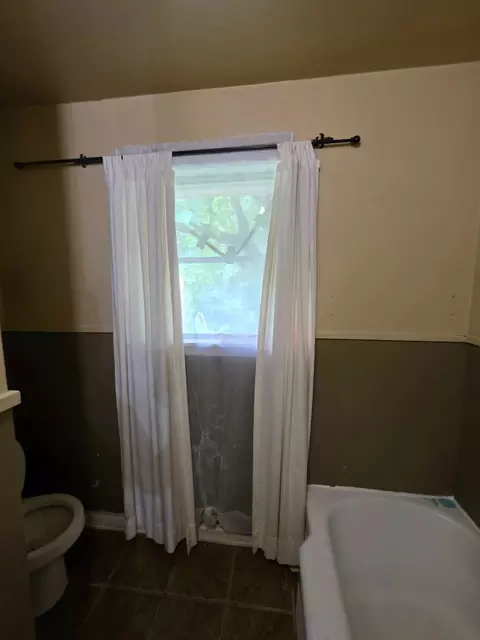 Bath - 4514 W Loop 281, Longview, TX 75604 photo 3 of 3