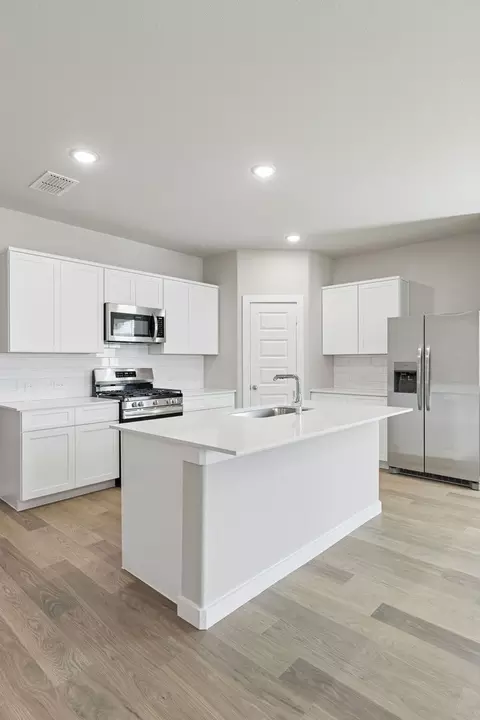 Kitchen - 829 Rockcloud Dr, Haslet, TX 76052 photo 5 of 5