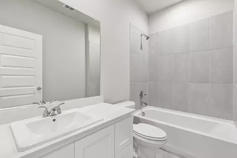 Bath - 829 Rockcloud Dr, Haslet, TX 76052 photo 2 of 3