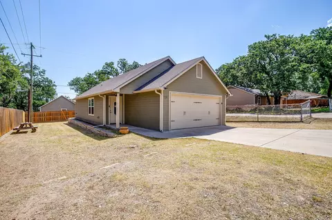 719 Harness Trl, Granbury, TX 76049