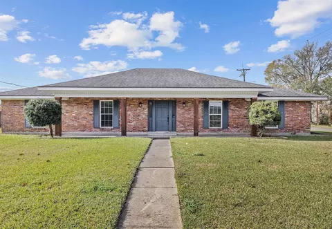 300 Robert Lee Cir, Lafayette, LA 70506
