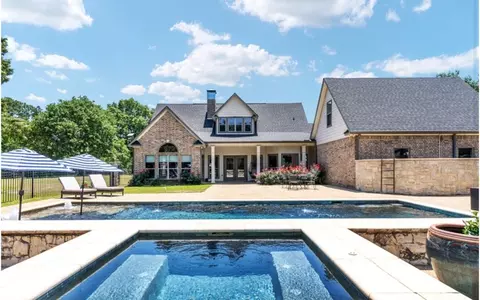 106 Timber Hl, Athens, TX 75751