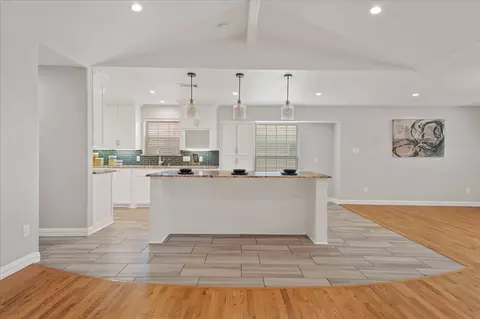 5429 Enderly Pl, Dallas, TX 75227