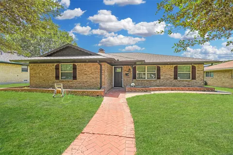 5429 Enderly Pl, Dallas, TX 75227