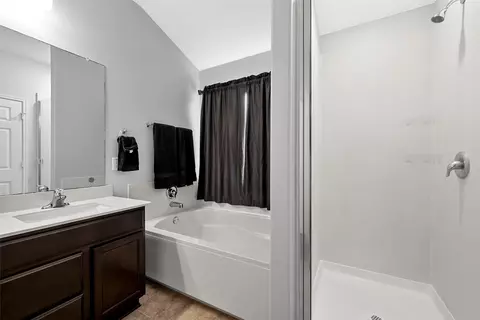 Bath - 3000 Skinner Dr, Lorena, TX 76655 photo 1 of 2