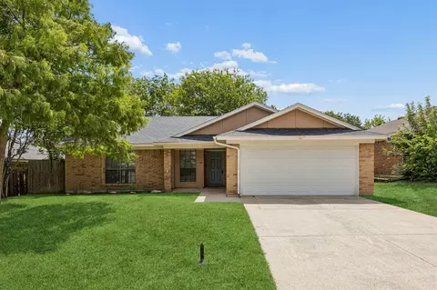825 Bristol Ave, Saginaw, TX 76179