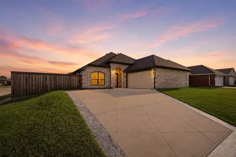 9101 Autumn Falls Dr, Fort Worth, TX 76118