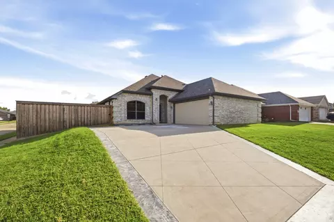 9101 Autumn Falls Dr, Fort Worth, TX 76118