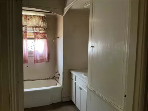 300 E Grand Ave, Comanche, TX 76442 photo 14
