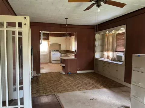300 E Grand Ave, Comanche, TX 76442 photo 9