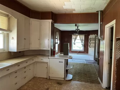 300 E Grand Ave, Comanche, TX 76442 photo 12