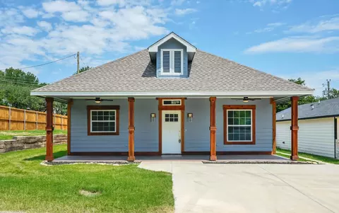 800 Crow Ct, Granbury, TX 76048