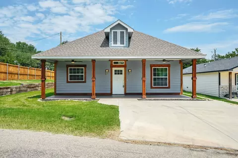 800 Crow Ct, Granbury, TX 76048