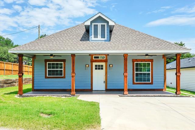 800 Crow Ct, Granbury, TX 76048