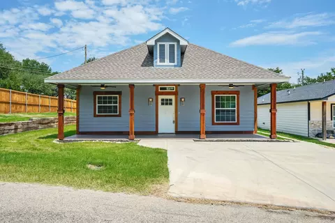 800 Crow Ct, Granbury, TX 76048