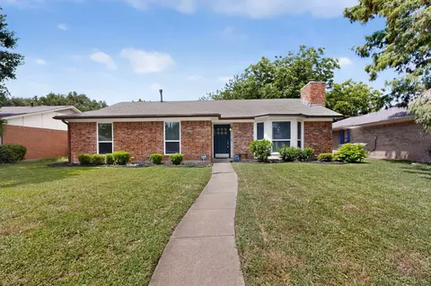 2802 Green Oaks Dr, Garland, TX 75040