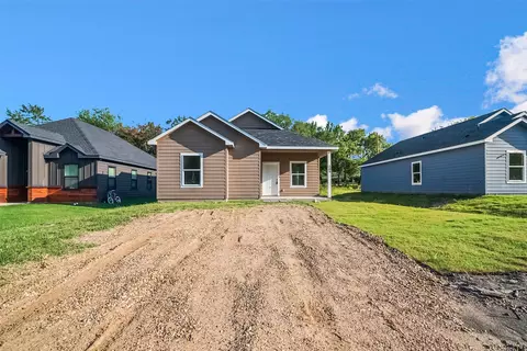 209 W Elm St, Whitewright, TX 75491