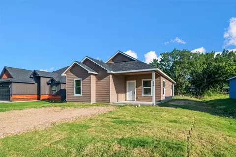 209 W Elm St, Whitewright, TX 75491
