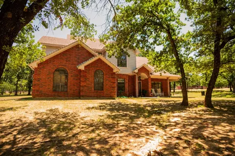 696 Indian Trl, Decatur, TX 76234