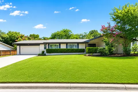 4348 Selkirk Dr W, Fort Worth, TX 76109