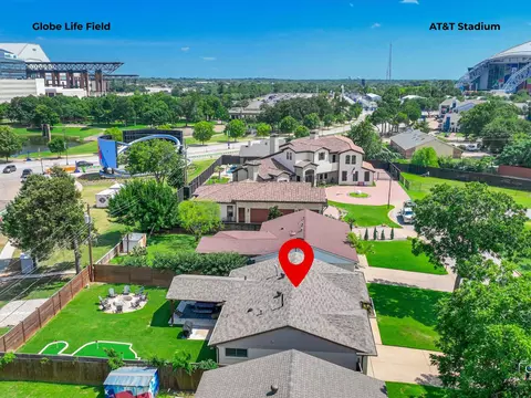 1305 Willowbrook St, Arlington, TX 76011