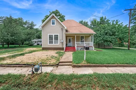 1301 Locust St, Commerce, TX 75428