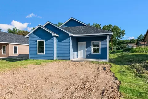 211 W Elm St, Whitewright, TX 75491