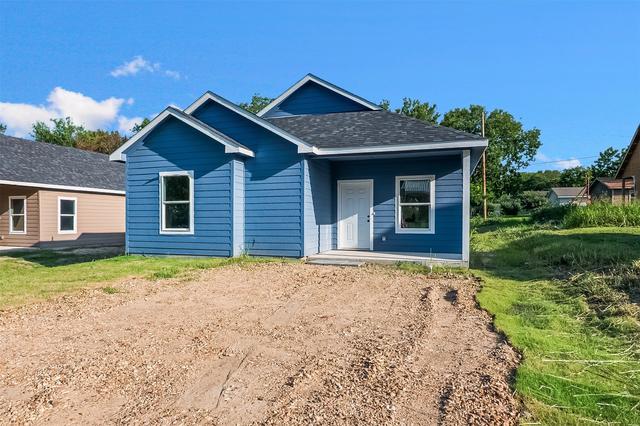 211 W Elm St, Whitewright, TX 75491