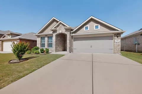 504 Cross Ridge Cir N, Fort Worth, TX 76120