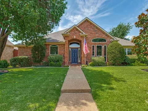 9502 Valley Lake Ln, Irving, TX 75063