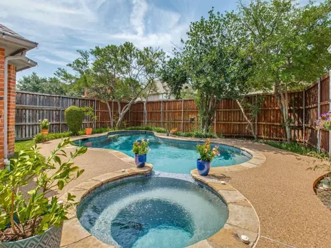 9502 Valley Lake Ln, Irving, TX 75063