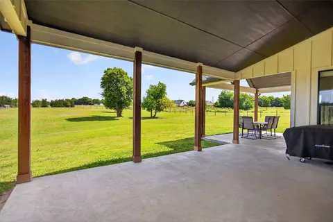 Exterior - 4640 County Road 1040, Celeste, TX 75423 photo 4 of 7