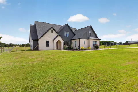 Exterior - 4640 County Road 1040, Celeste, TX 75423 photo 2 of 7