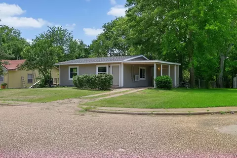 327 Randolph St, Lone Star, TX 75668