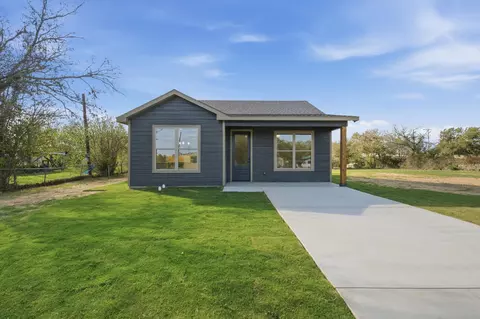 414 E Belknap St, Jacksboro, TX 76458