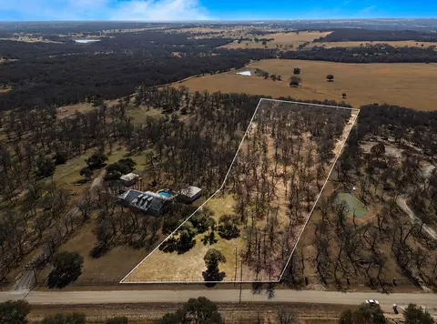 142 Clearwater Dr, Poolville, TX 76487