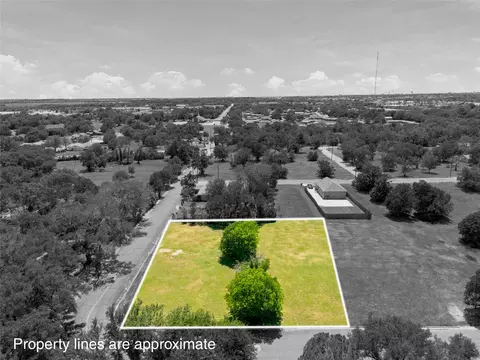 2825 S 7th St, Waco, TX 76706