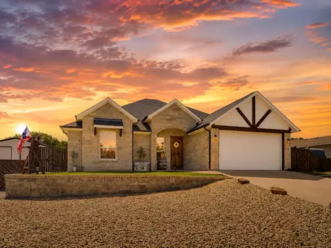 2807 Sky Harbour Dr, Granbury, TX 76049