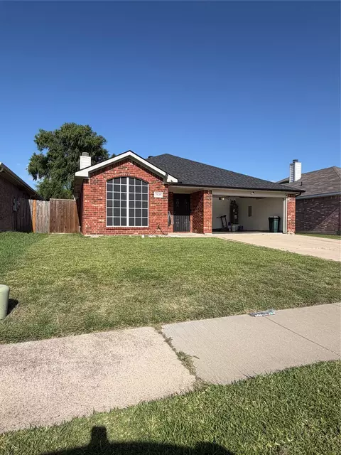 2648 Carmen Dr, Grand Prairie, TX 75052