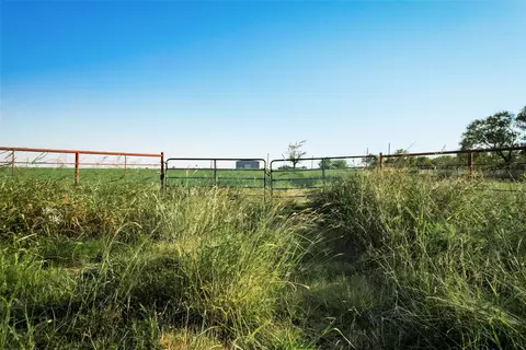 4738 Fm 85, Ennis, TX 75119