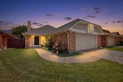 1157 Meadow Park Ln, Grand Prairie, TX 75052