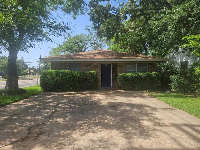 1860 W Kaufman St, Paris, TX 75460