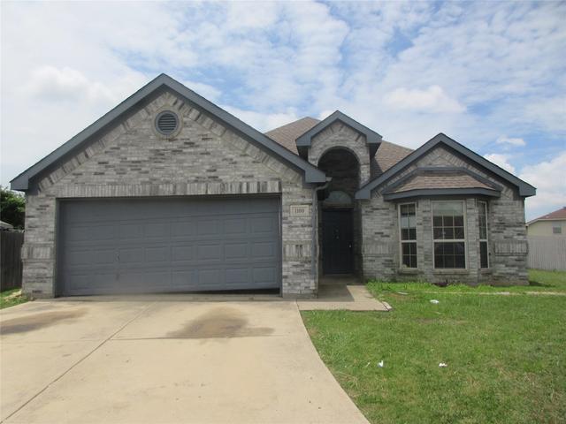 1100 Manhassett Ct, Fort Worth, TX 76140