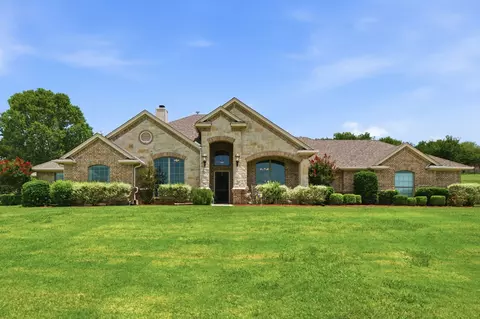 10224 Mustang Wells Dr, Fort Worth, TX 76126